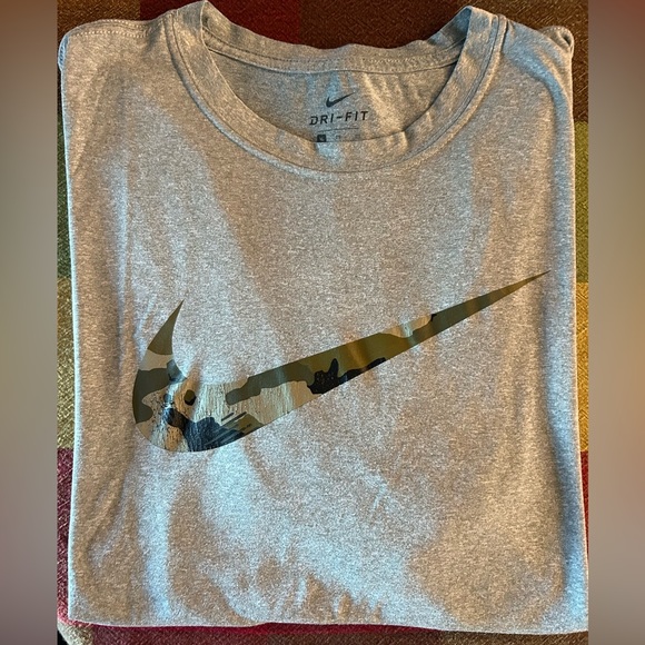 Nike t-shirt; gray with camo swoosh on front; size XL - Picture 4 of 4